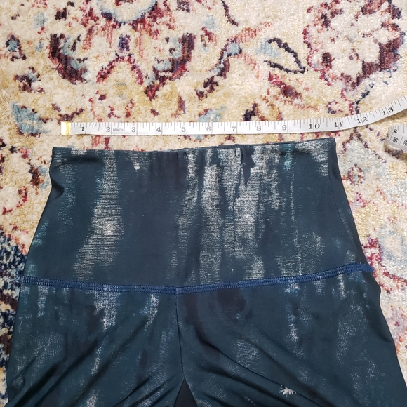 Sold - Onzie Yoga High Waisted Lucky Eye Graphic Leggings Size XS - Picture 8 of 10